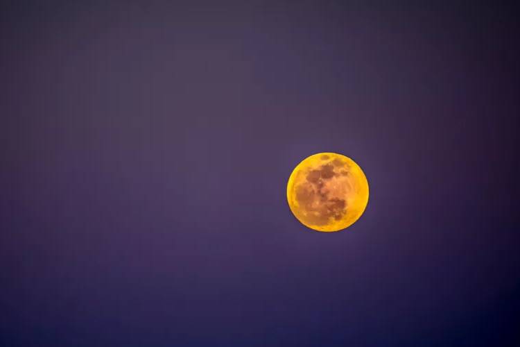 จันทรุปราคาเต็มดวงให้ดวงจันทร์สีแดงในคืนวันที่ 15 พฤษภาคม